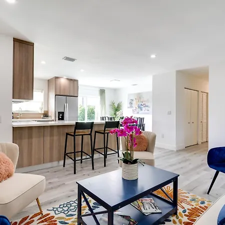 Spacious And Serene Miami Home Walk To Metrorail!